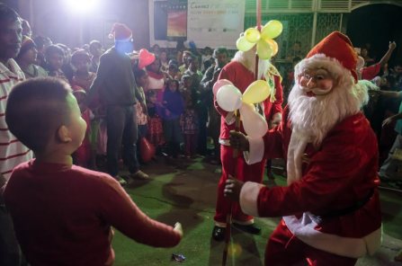 Xmas Bowbarracks whatsuplife