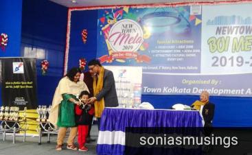 Tuneer accepting the award